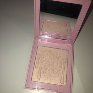 Kylie Cosmetics X Koko collection Highligter